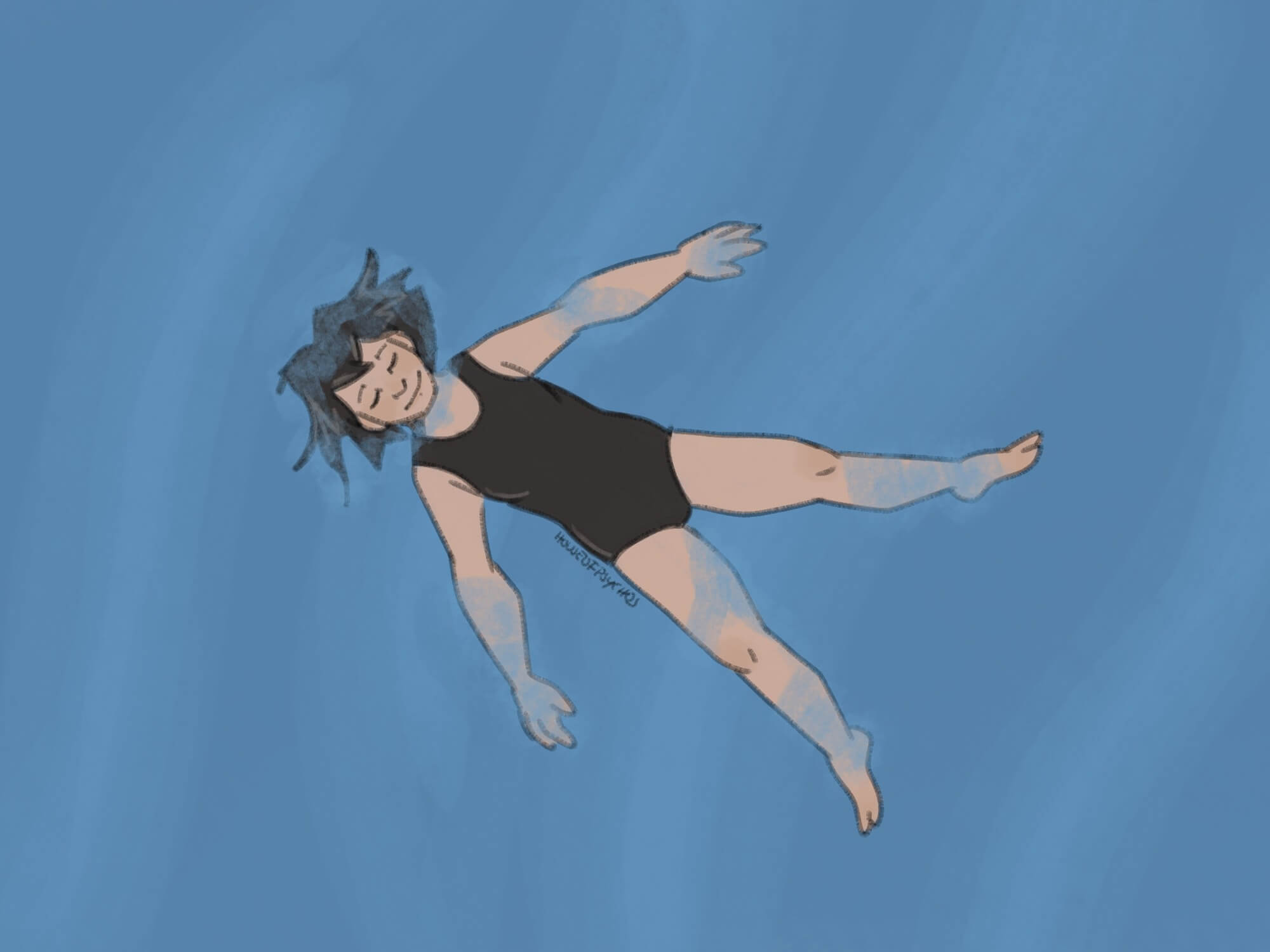 Eine Person mit kurzen Haaren in einem schwarzen Badeanzug treibt entspannt auf dem Rücken im blauen Wasser.
